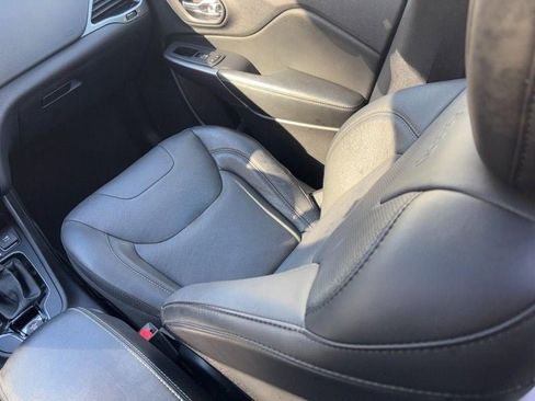 Used 2021 Jeep Cherokee Limited image 15