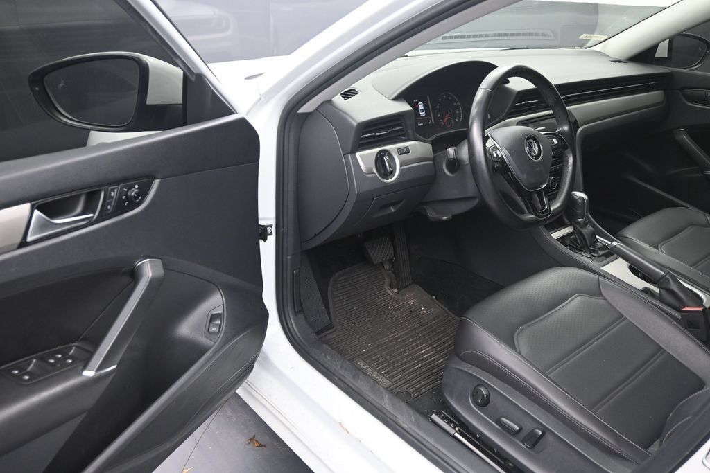 Used 2020 Volkswagen Passat 2.0T SE w/ Sunroof Package FWD image 10