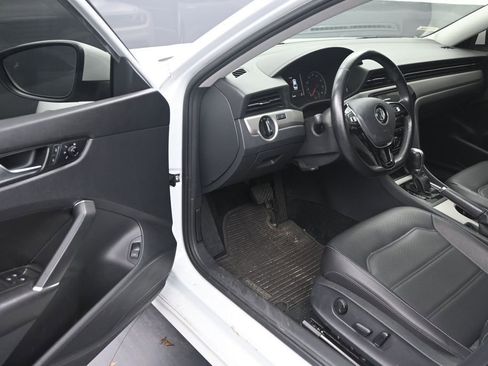 Used 2020 Volkswagen Passat 2.0T SE w/ Sunroof Package FWD image 10