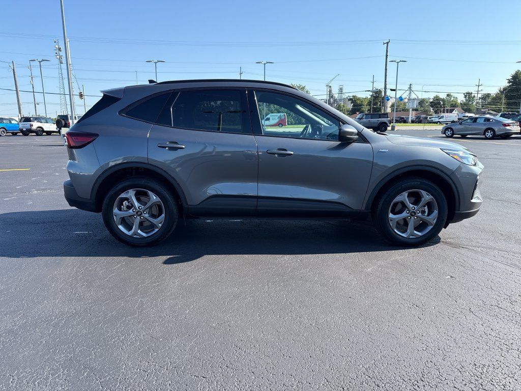 Used 2025 Ford Escape ST-Line Select AWD/4WD image 8