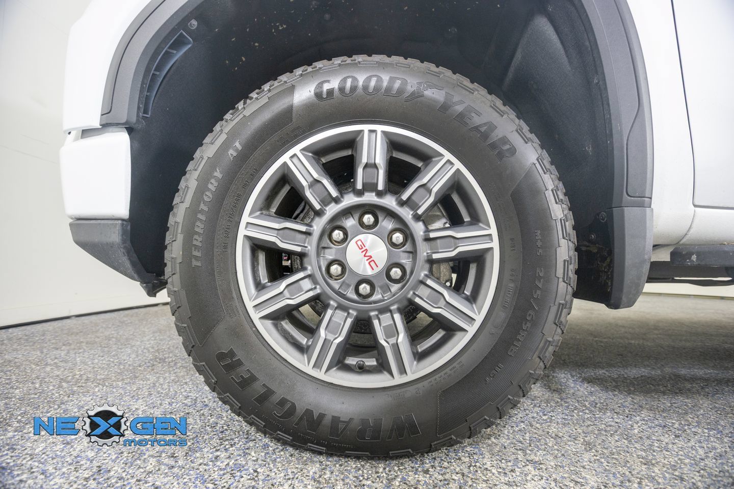 Used 2024 GMC Sierra 1500 AT4 w/ Technology Package AWD/4WD image 47
