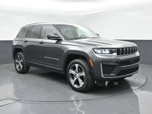New 2026 Jeep Grand Cherokee Limited RWD image 2