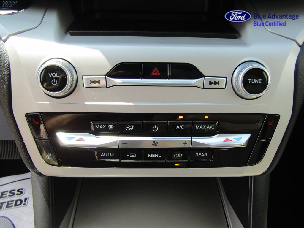 Used 2024 Ford Explorer XLT w/ Equipment Group 202A AWD/4WD image 22