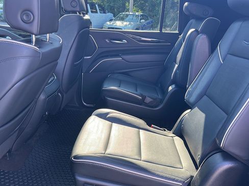 Used 2023 Cadillac Escalade ESV Sport AWD/4WD image 18