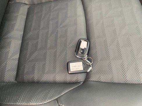 Used 2025 Toyota 4Runner 4WD image 33
