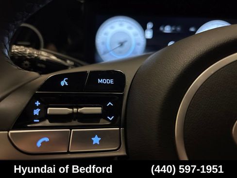 Used 2025 Hyundai Elantra SEL FWD image 16
