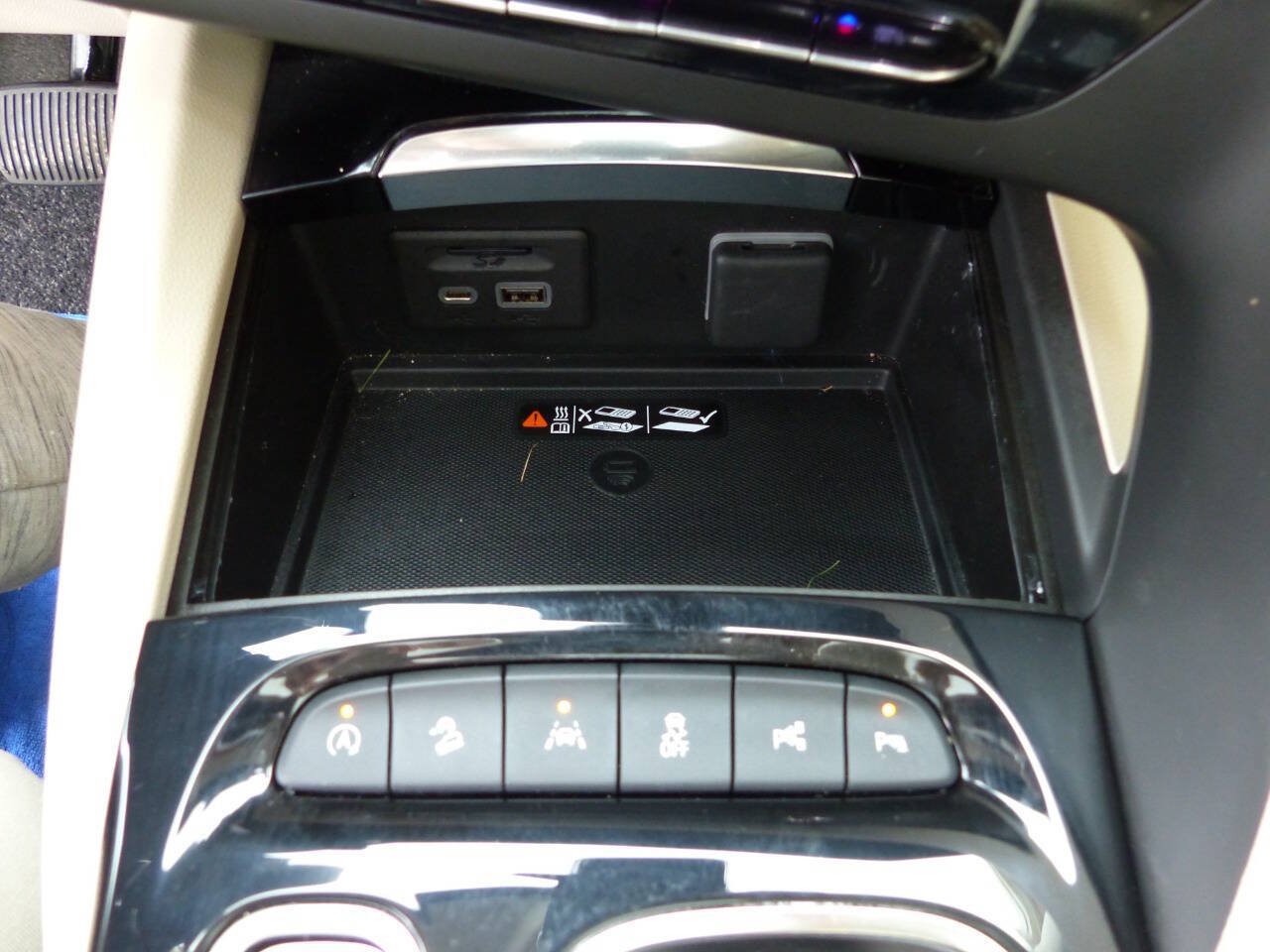 Used 2023 Buick Envision Avenir AWD/4WD image 39