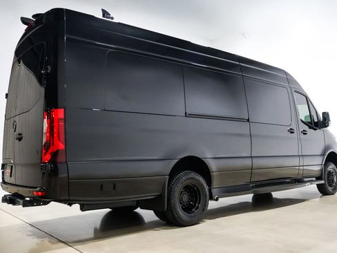 Used 2024 Mercedes-Benz Sprinter 3500 image 96