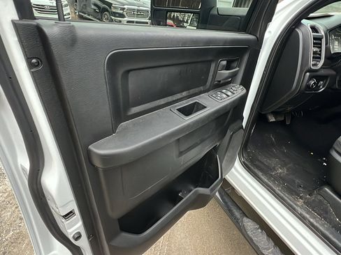 Used 2024 RAM 2500 Tradesman w/ Chrome Appearance Group image 14