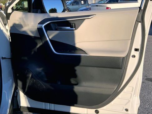 Used 2025 Toyota RAV4 XLE Premium image 22