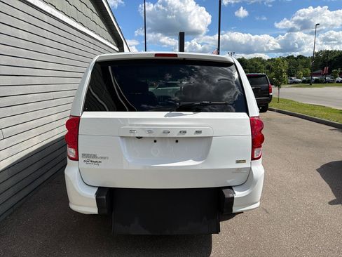 Used 2018 Dodge Grand Caravan SE FWD image 8