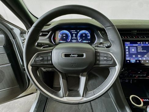 Used 2023 Jeep Grand Cherokee Altitude image 9