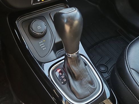 Used 2018 Jeep Compass Latitude image 14