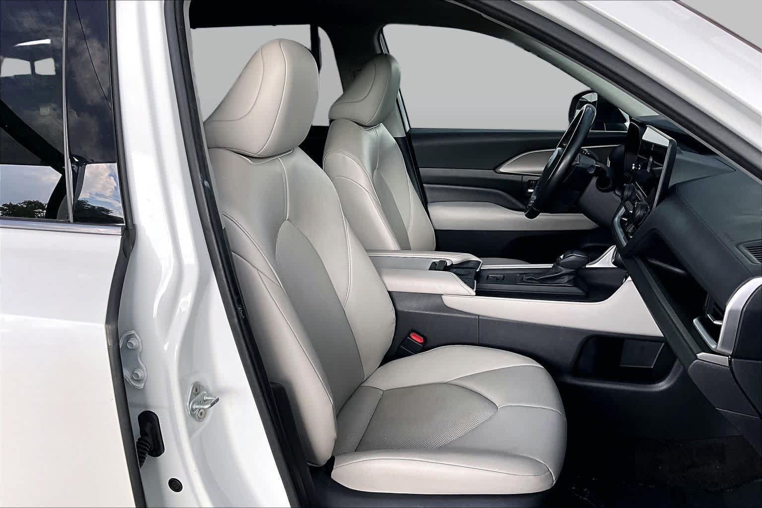 Used 2024 Toyota Grand Highlander AWD image 9