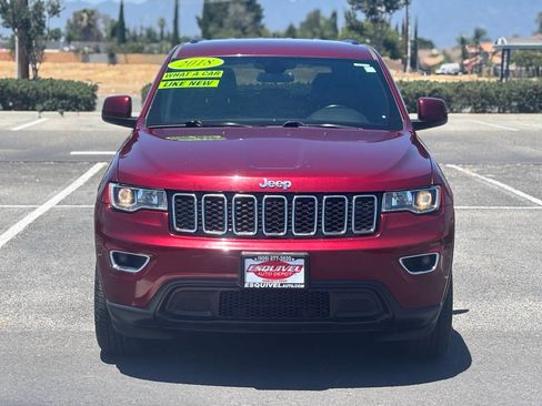 Used 2018 Jeep Grand Cherokee Laredo AWD/4WD image 3