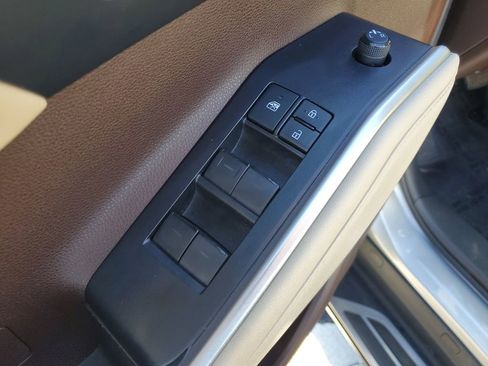 Used 2022 Toyota Highlander XLE image 26