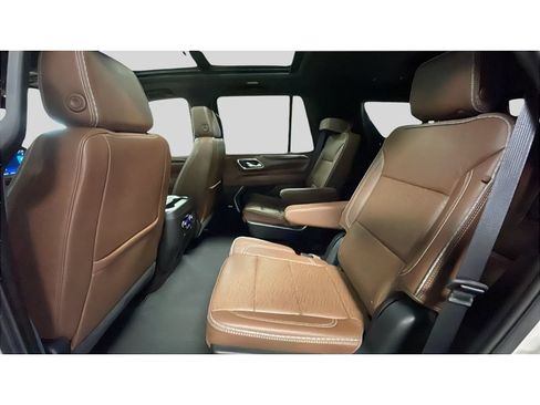 Used 2023 Chevrolet Tahoe High Country w/ Premium Package 2 AWD/4WD image 16