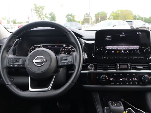 Used 2023 Nissan Pathfinder SL AWD/4WD image 16
