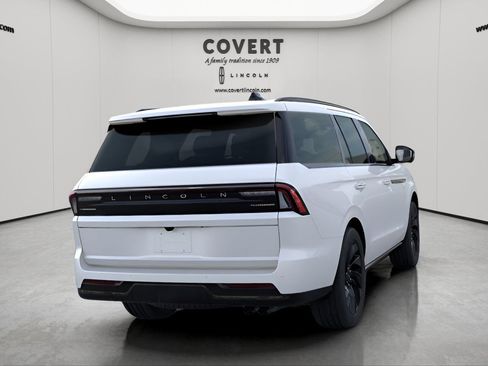 New 2026 Lincoln Navigator Reserve w/ Jet Appearance Package AWD/4WD image 8