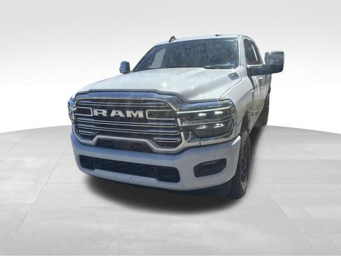 Used 2026 RAM 2500 Laramie AWD/4WD image 3