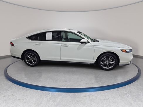 Used 2023 Honda Accord EX image 4