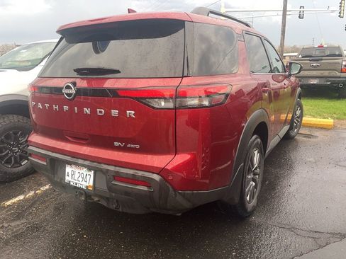 Used 2024 Nissan Pathfinder SV w/ SV Premium Package image 3