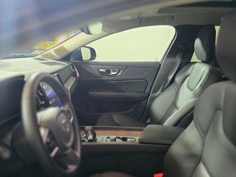 Used 2025 Volvo V60 B5 Cross Country Plus image 17