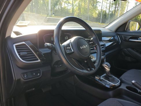 Used 2025 Kia Seltos S image 15