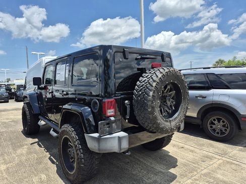 Used 2017 Jeep Wrangler Unlimited Sahara w/ Connectivity Group AWD/4WD image 4