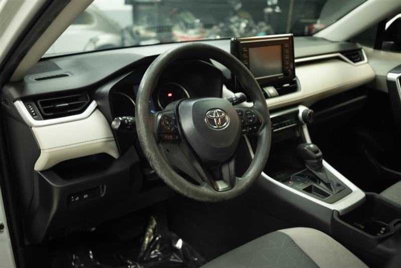 Used 2022 Toyota RAV4 XLE FWD image 9