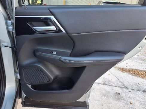 Used 2024 Mitsubishi Outlander SE image 11