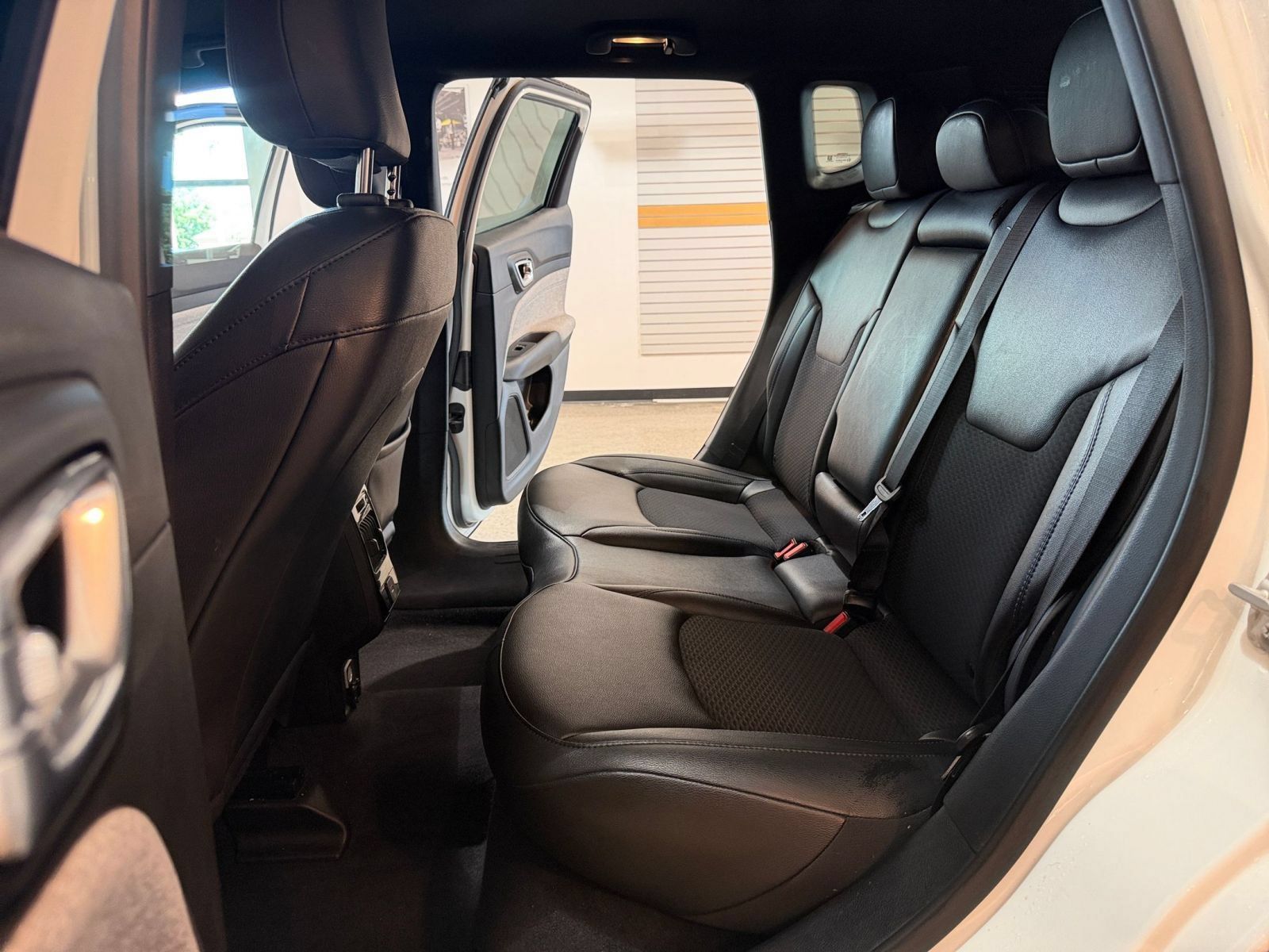 Used 2025 Jeep Compass Latitude AWD/4WD image 24