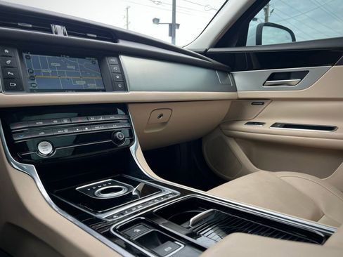 Used 2016 Jaguar XF Premium image 49