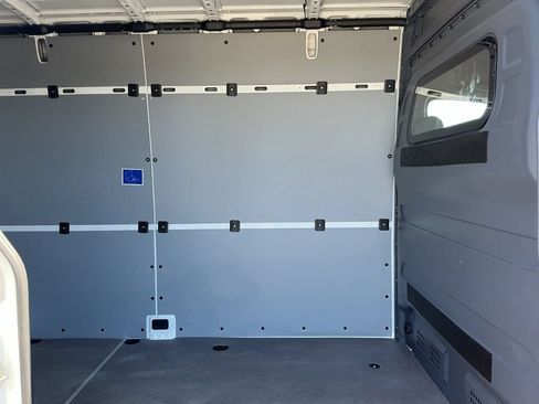 Used 2025 Mercedes-Benz Sprinter 4500 image 20