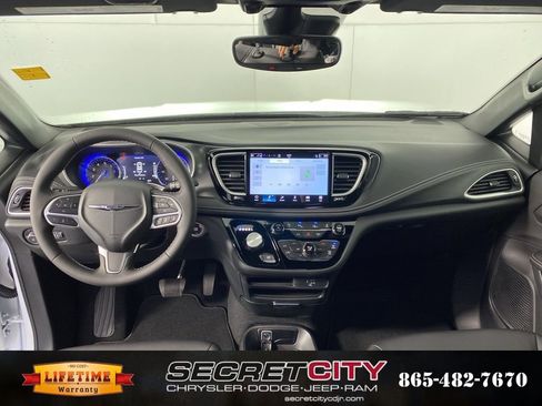 New 2026 Chrysler Pacifica Select image 31