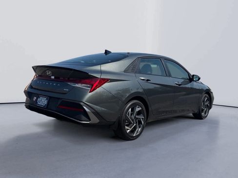 New 2025 Hyundai Elantra SEL image 7