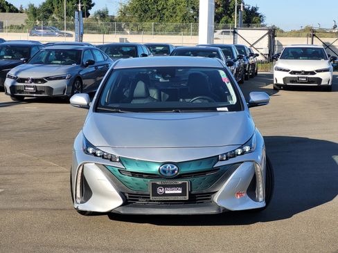 Used 2017 Toyota Prius Prime Premium image 2