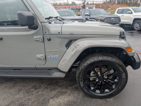 Used 2022 Jeep Wrangler Unlimited Sahara w/ Cold Weather Group AWD/4WD image 10