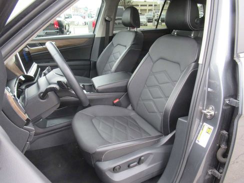 Used 2024 Volkswagen Atlas SE image 19