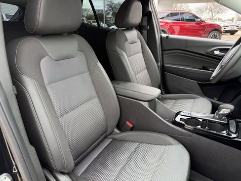 Certified 2025 Chevrolet Trax LT image 23