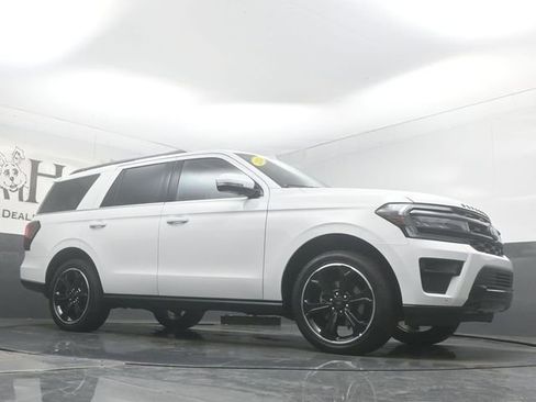 Used 2024 Ford Expedition Limited AWD/4WD image 2