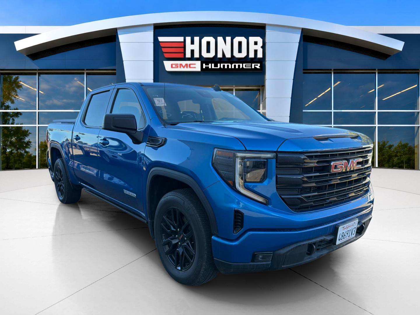Used 2023 GMC Sierra 1500 Elevation RWD image 2