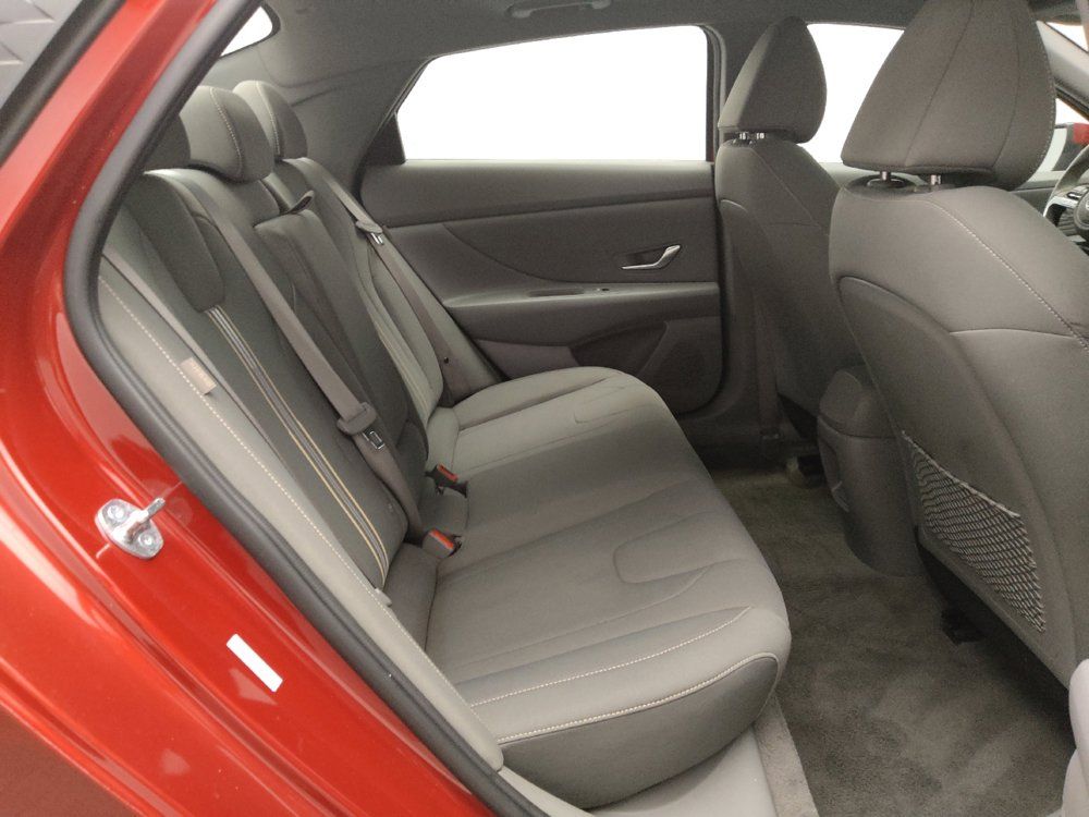 Used 2025 Hyundai Elantra SEL FWD image 19