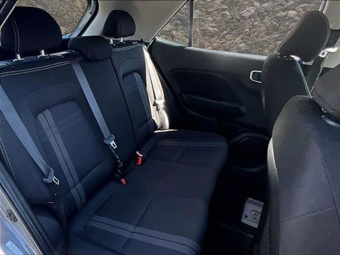 Used 2020 Hyundai Venue SEL image 24