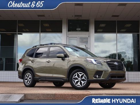 Used 2023 Subaru Forester Premium AWD/4WD image 2