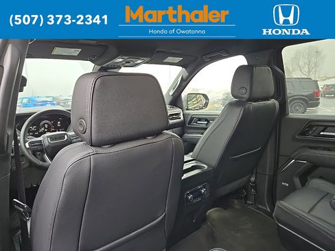 Used 2025 GMC Yukon XL Denali image 14