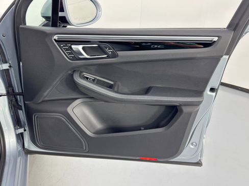 Used 2023 Porsche Macan image 42