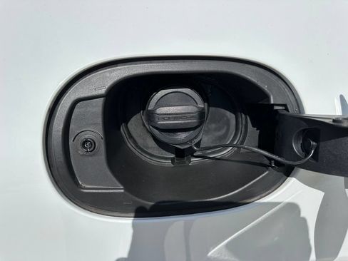 Certified 2024 Porsche Macan AWD/4WD image 43