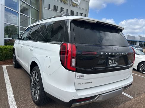 Used 2025 Ford Expedition Platinum w/ Platinum Ultimate Package image 37