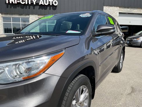 Used 2015 Toyota Highlander XLE AWD/4WD image 2
